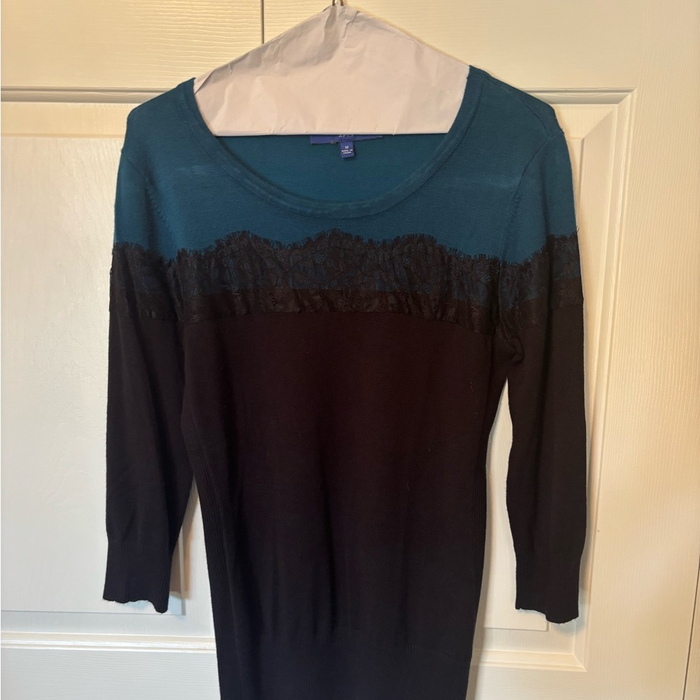 Apt 9 Brand-Teal and Black Lace Women’s Sweater- Size Medium- Gently Used